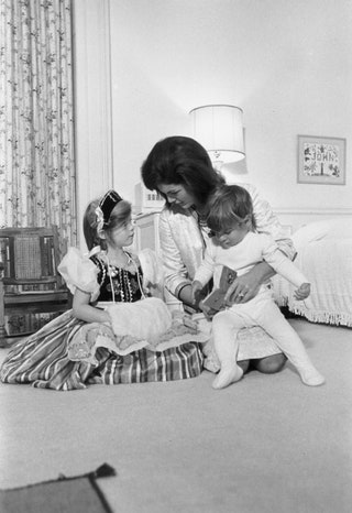 Жаклин Кеннеди с детьми 1962