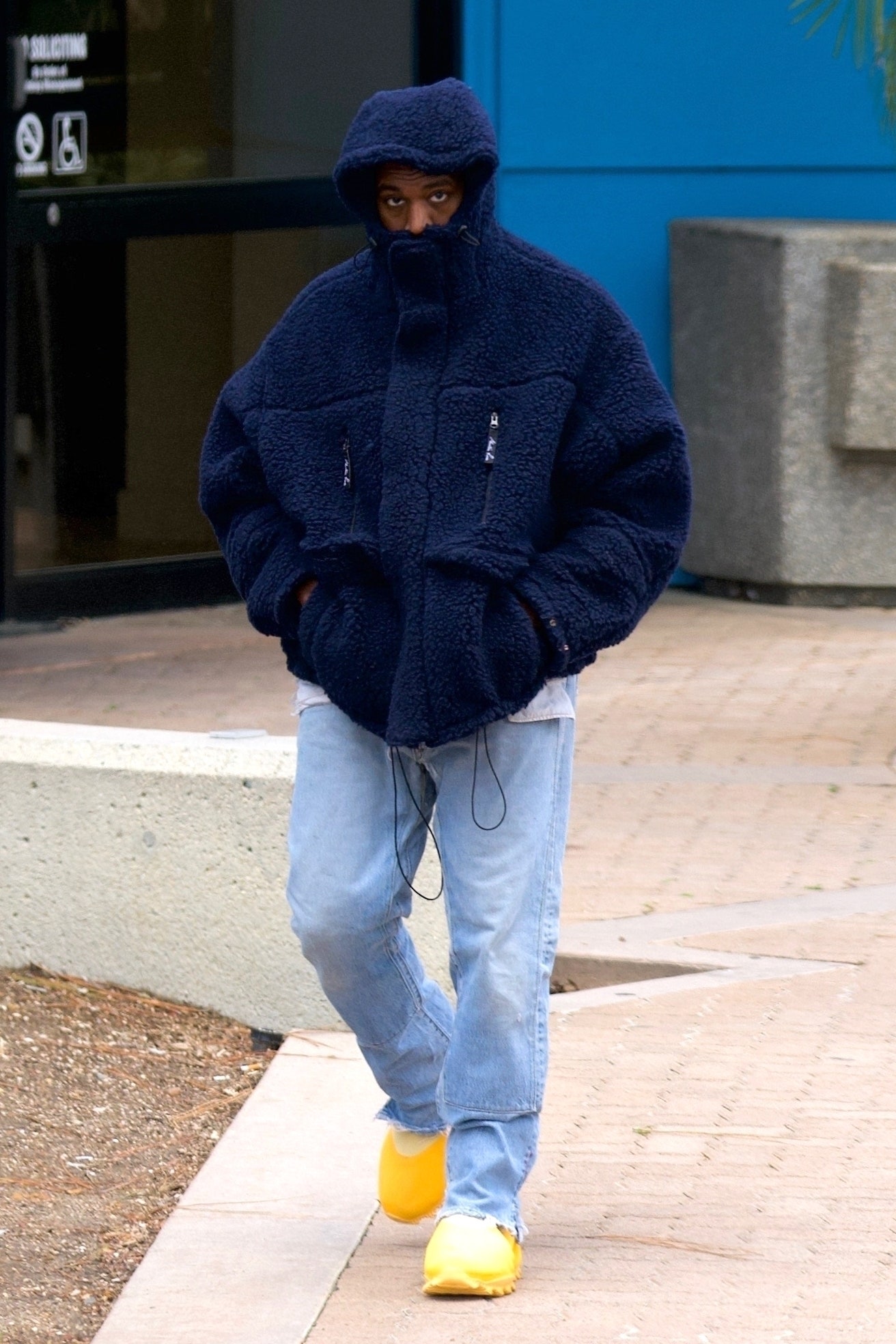 Calabasas CA   EXCLUSIVE   Kanye West bundles up in a oversized fleece jacket as he heads into his office today.  Kanye...