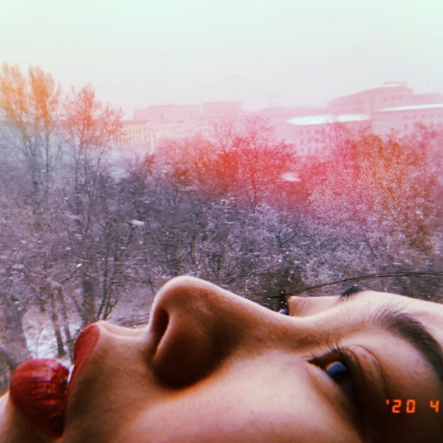 «Ничто не может помешать нам любить». Звезда «Гоголь-центра» Ян Гэ сняла первую короткометражку