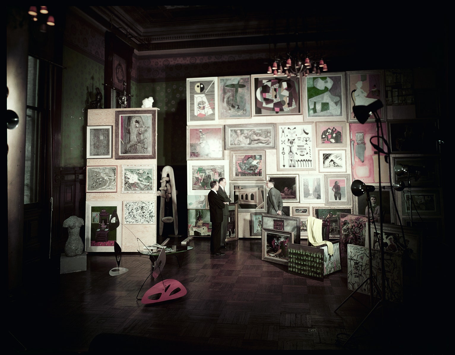 Инсталляция для статьи 53 Living American Artist с кураторами Met 1950