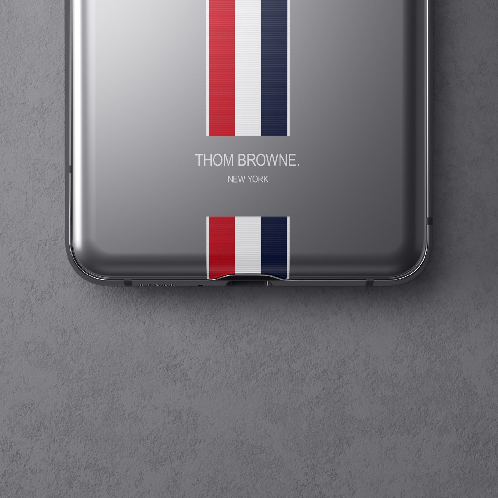 Смартфоны Samsung x Thom Browne появились в России