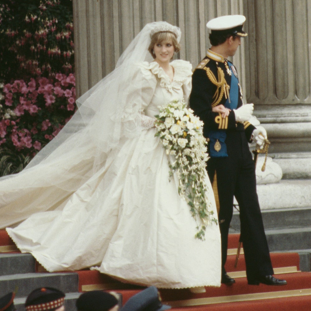 Елизавета II: как создавалось свадебное платье Елизаветы II | Vogue Russia