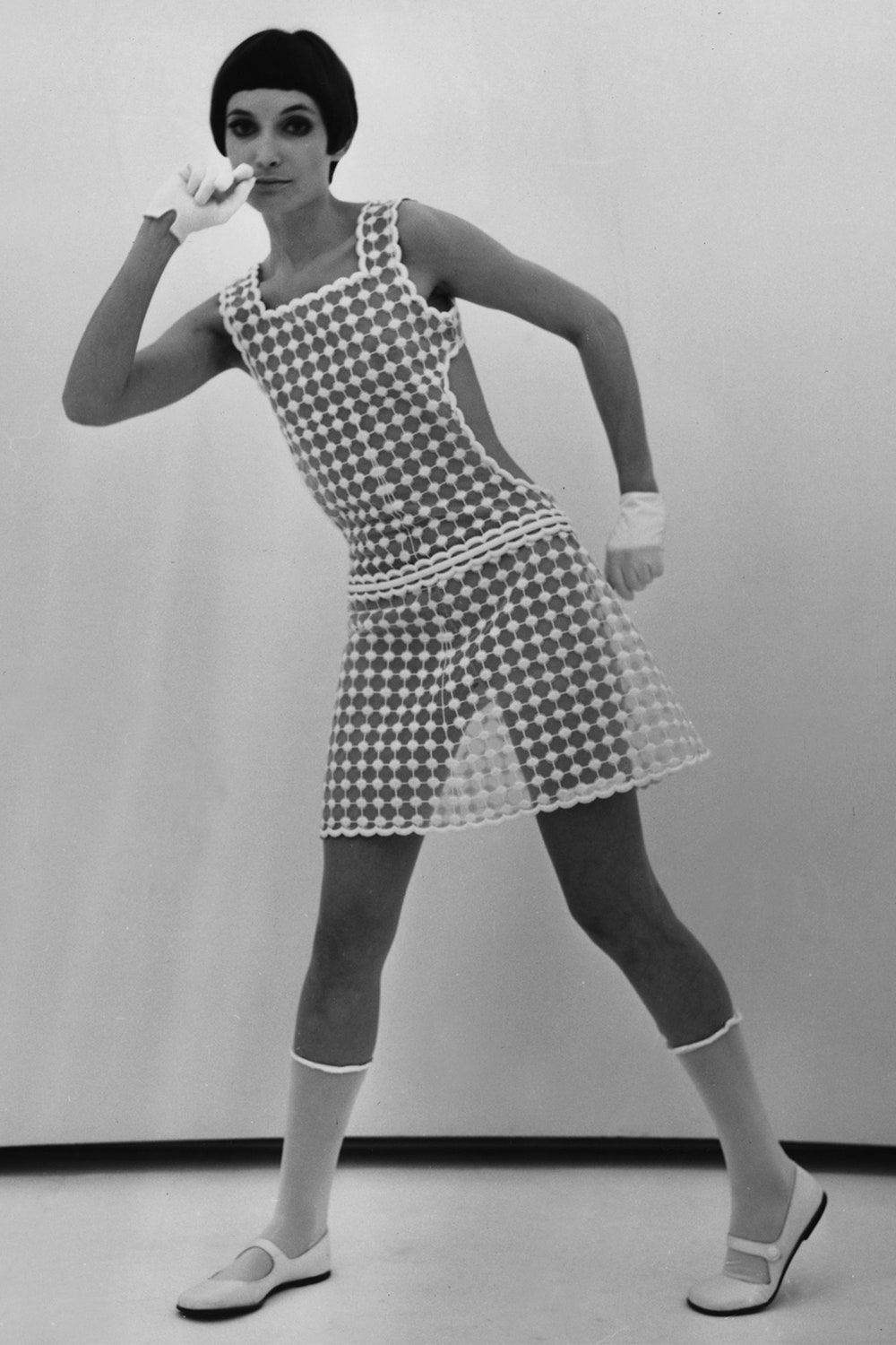 Модель в платье Courrèges 1967