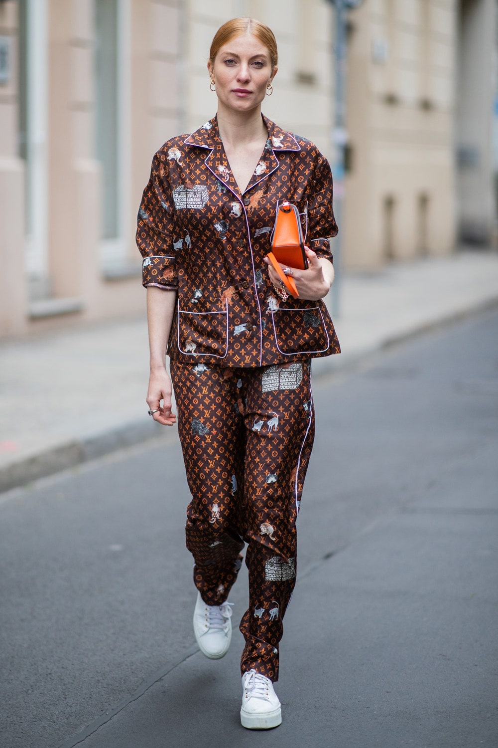 Лиза Банхольцер в пижаме Louis Vuitton на Неделе моды в Берлине май 2019