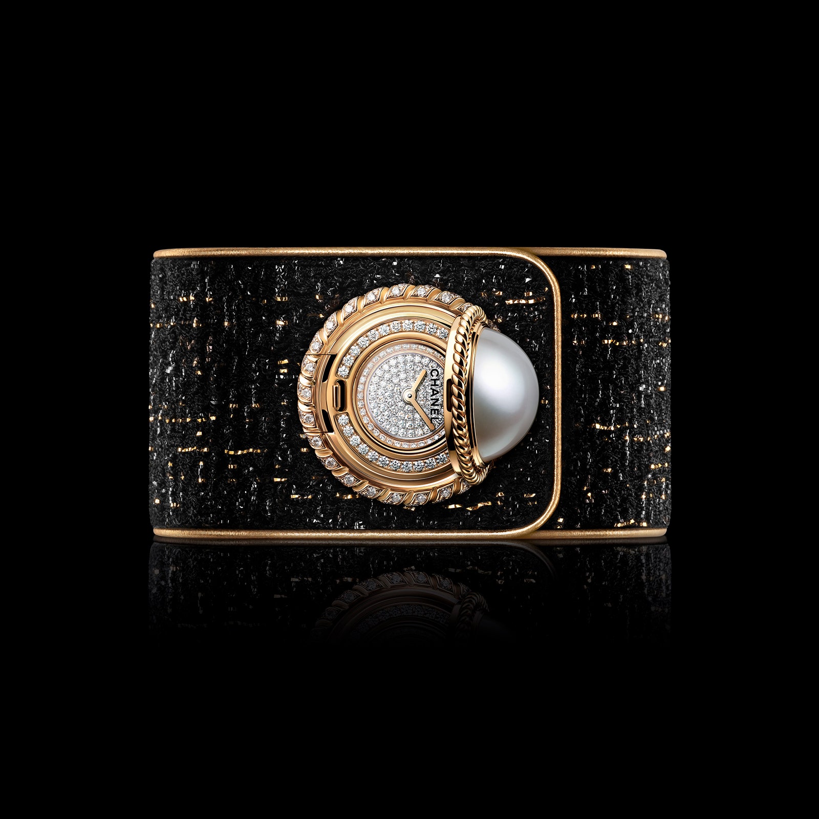 Chanel выпустили драгоценные часы-манжеты Mademoiselle Privé Bouton
