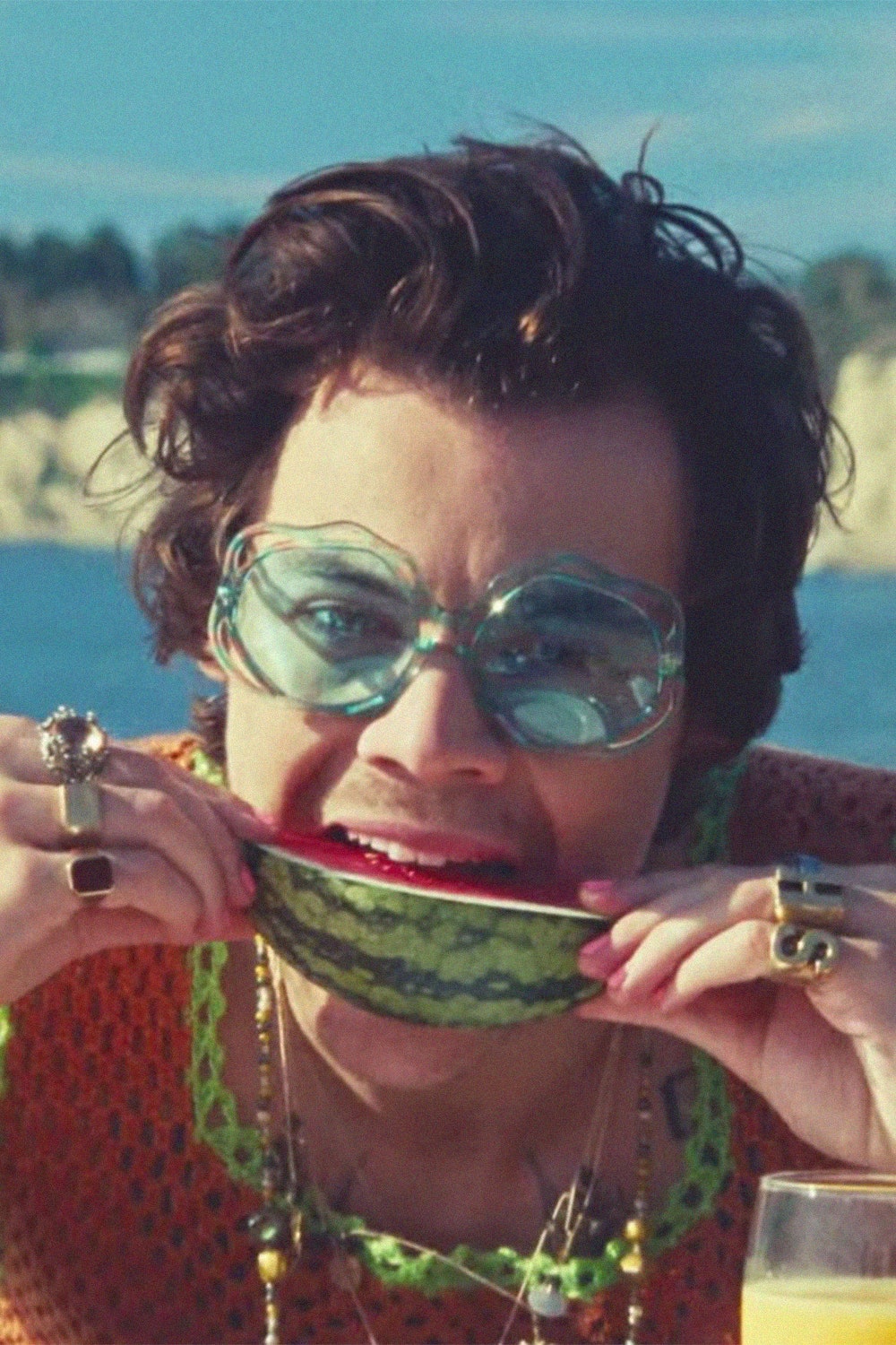 Осваиваем стиль Гарри Стайлса в клипе Watermelon Sugar
