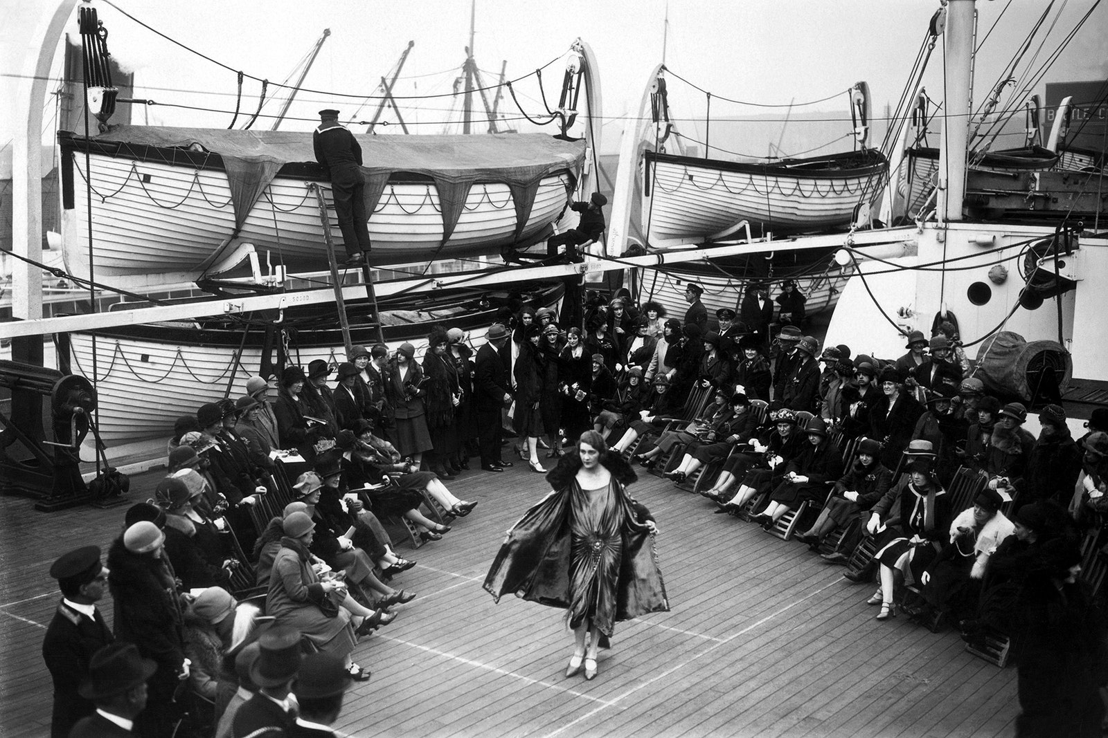 Модный показ на верхней палубе лайнера RMS Franconia 1925