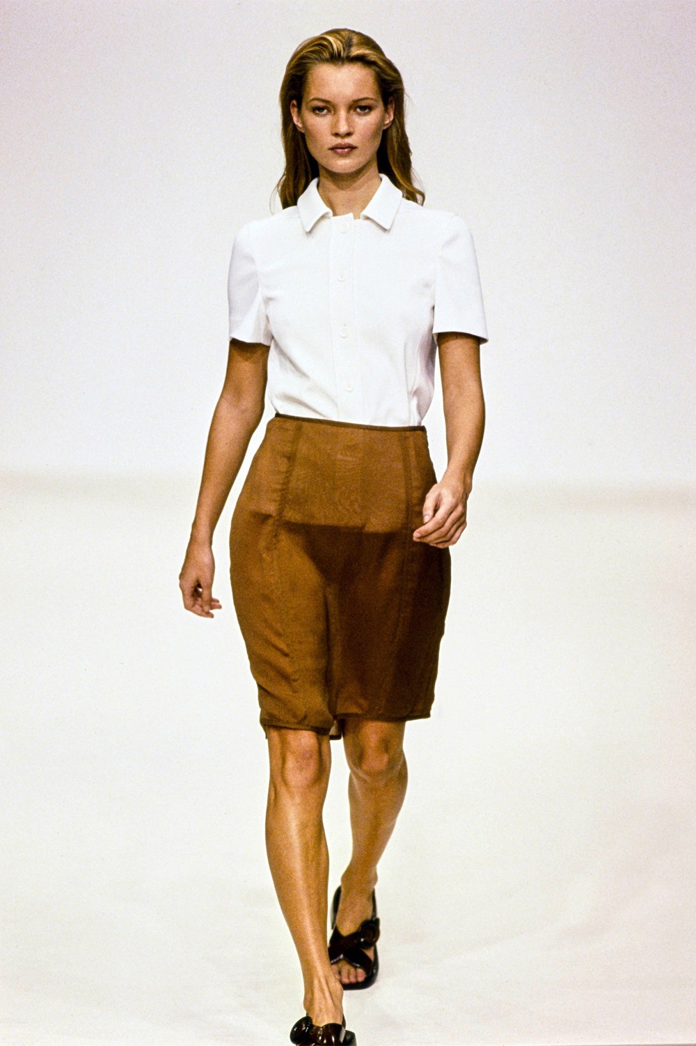 Кейт Мосс на показе Prada весналето 1996