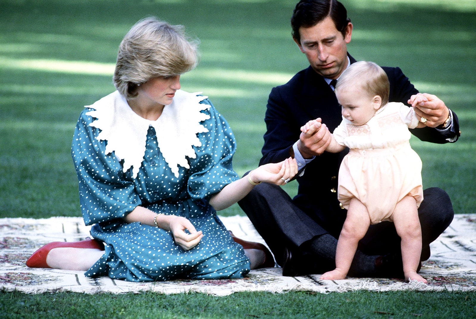 Принцесса Диана и принц Чарльз с сыном Уильямом в Новой Зеландии 1983