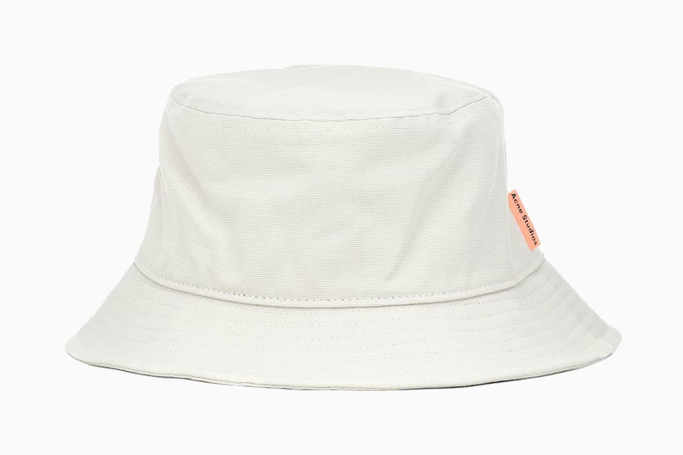 Acne Studios 7987 рублей netaporter.com