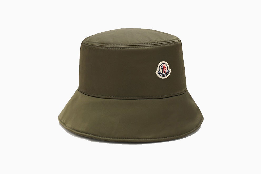 Moncler 14700 рублей tsum.ru