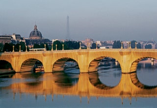 Христо и ЖаннаКлод. The Pont Neuf Wrapped Париж 19751985