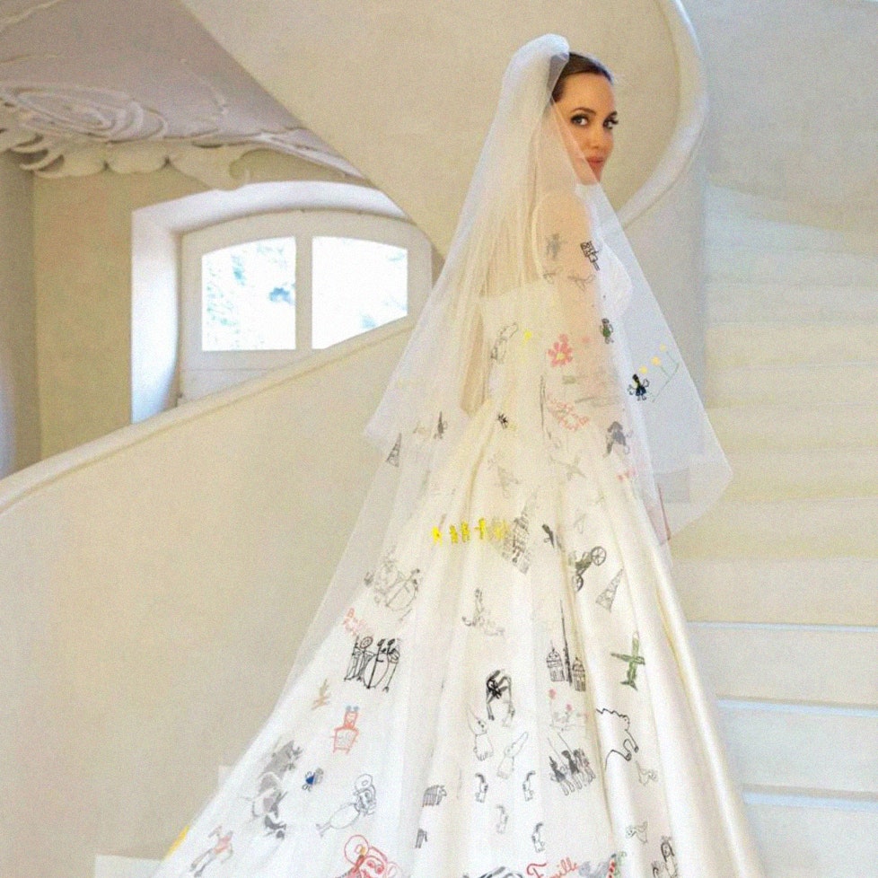 Все, что вы хотели знать о свадебном платье Анджелины Джоли