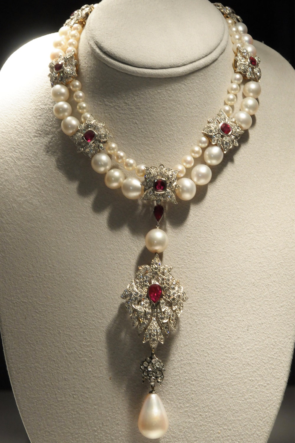 Ожерелье Cartier с жемчужиной «Перегрина»