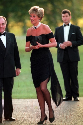 Принцесса Диана в черном платье Christina Stambolian на приеме в Serpentine Gallery в июне 1994 года