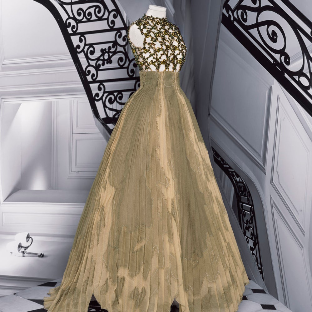 Как создавалось расшитое платье Christian Dior из кутюрной коллекции