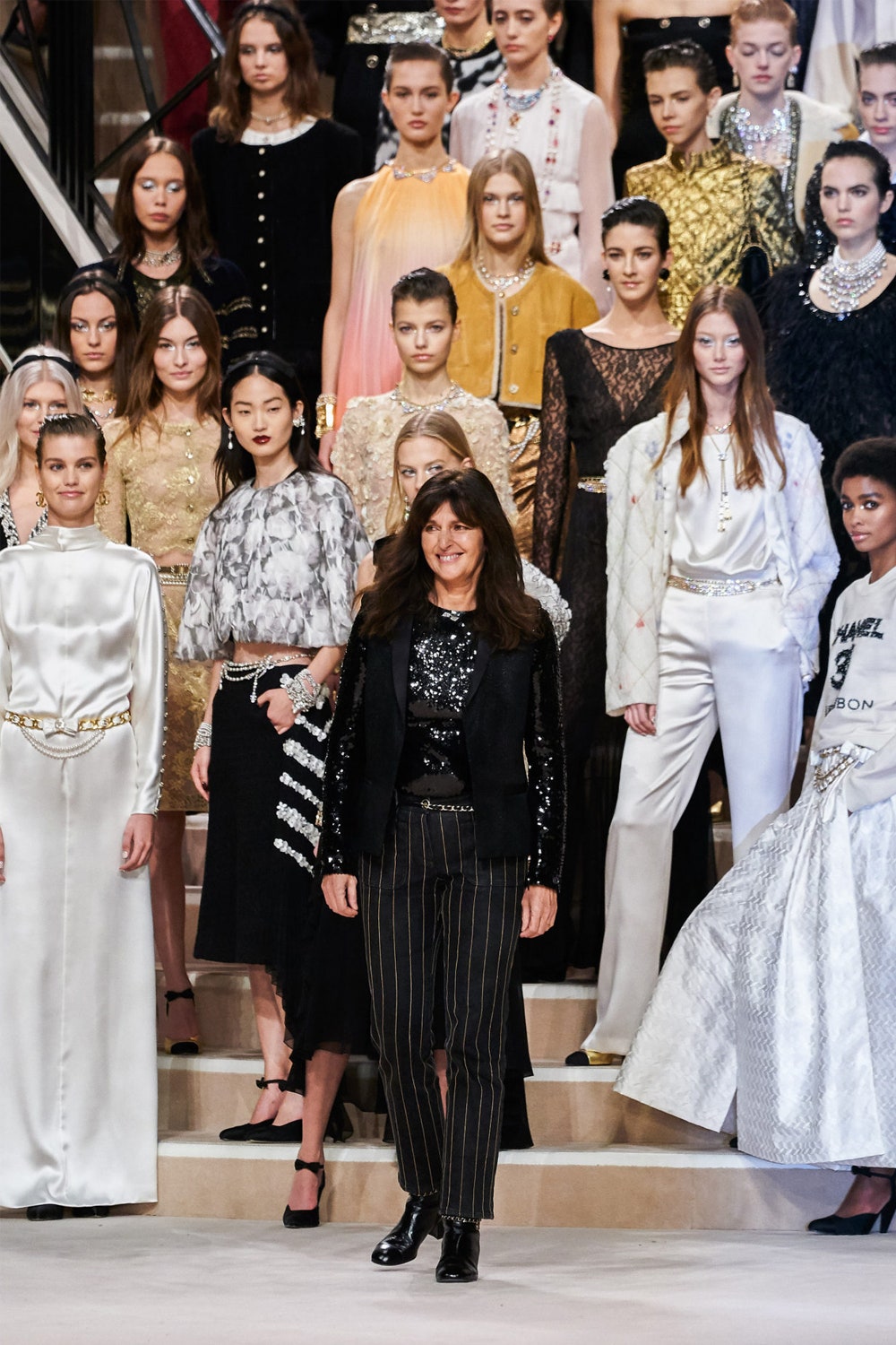 Виржини Виар на показе Chanel Mtiers dArt 2019 в Париже