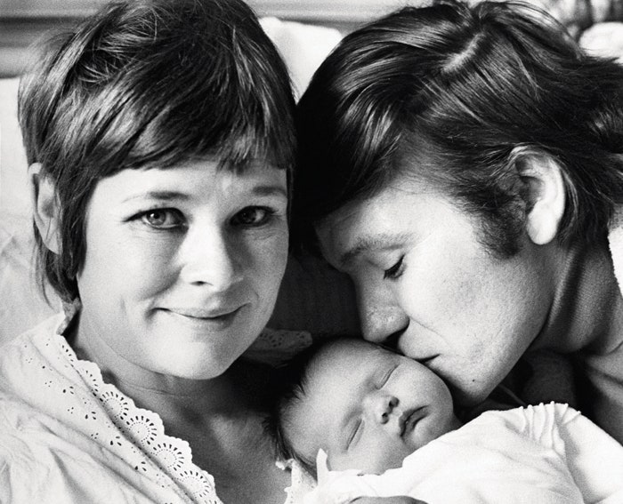 С мужем актером Майклом Уильямсом и ­новорожденной дочерью Финти 1972
