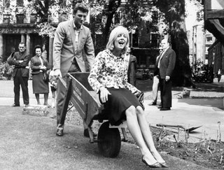 Джонни Холлидей и Сильви Вартан в Лондоне 1965