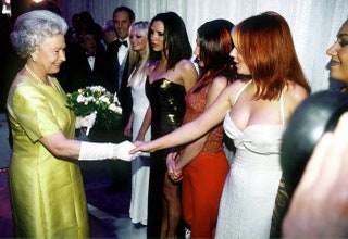 Королева Елизавета II и Spice Girls 1997