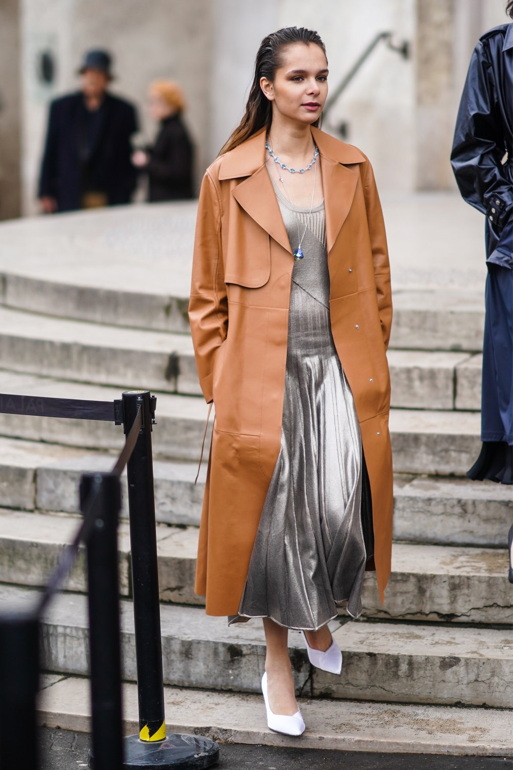 Серебряная юбка — обязательная покупка в преддверии осени
