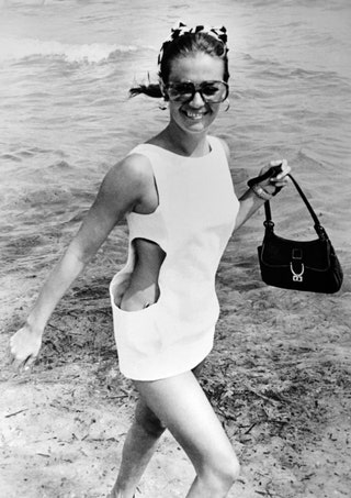 Натали Вуд на пляже Tahiti в СенТропе 1968