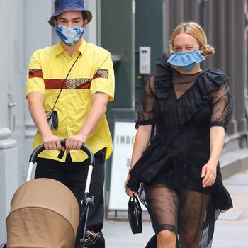 New York City NY   Chloe Sevigny and her boyfriend Sinisa Mackovic are all smiles under their masks while strolling with...