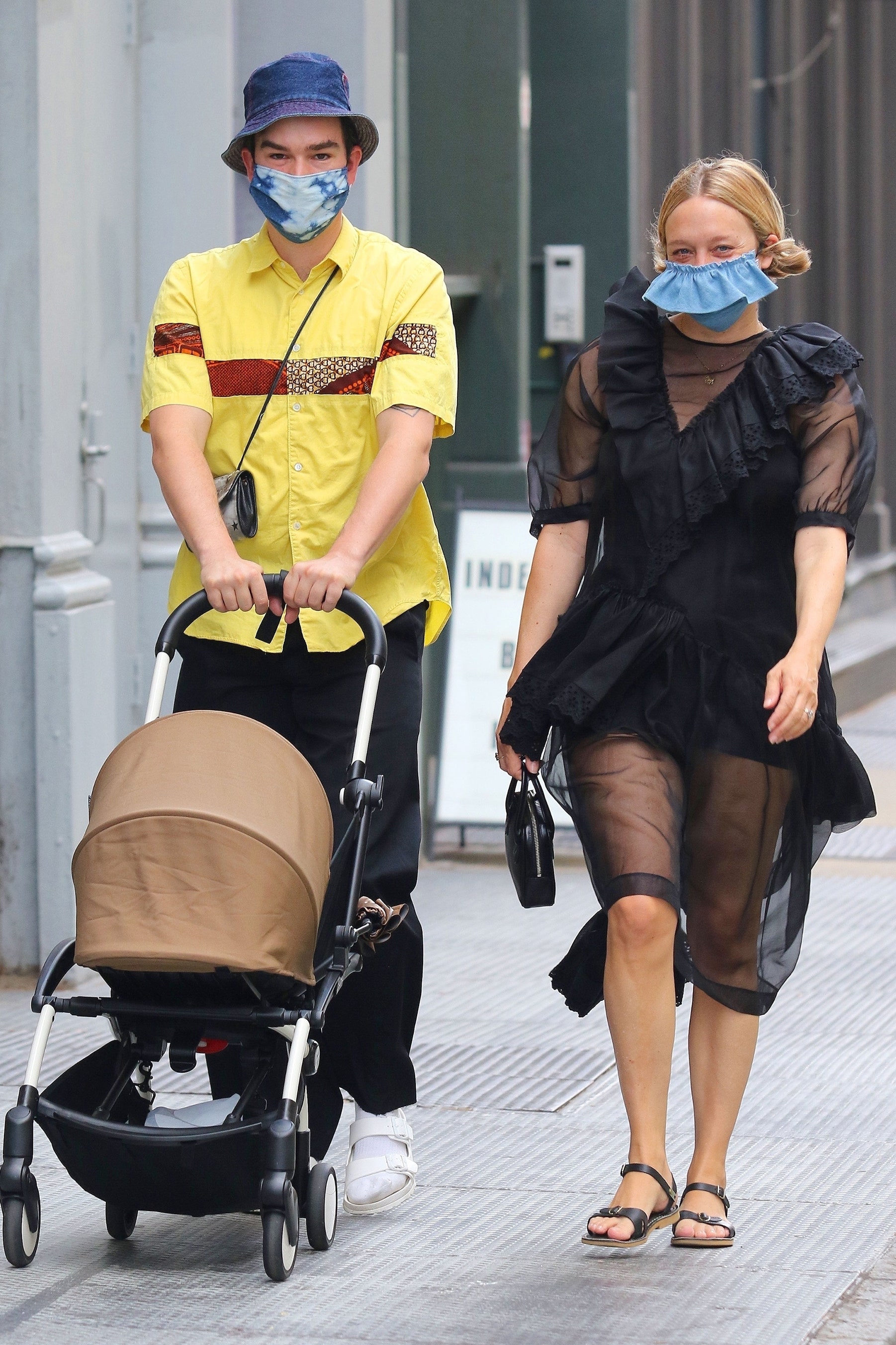 New York City NY   Chloe Sevigny and her boyfriend Sinisa Mackovic are all smiles under their masks while strolling with...