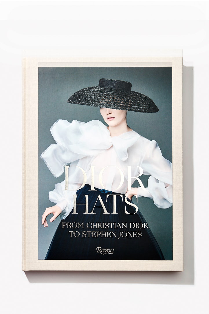 Книги о моде что внутри тома Dior Hats и почему нас ждет ренессанс головных уборов
