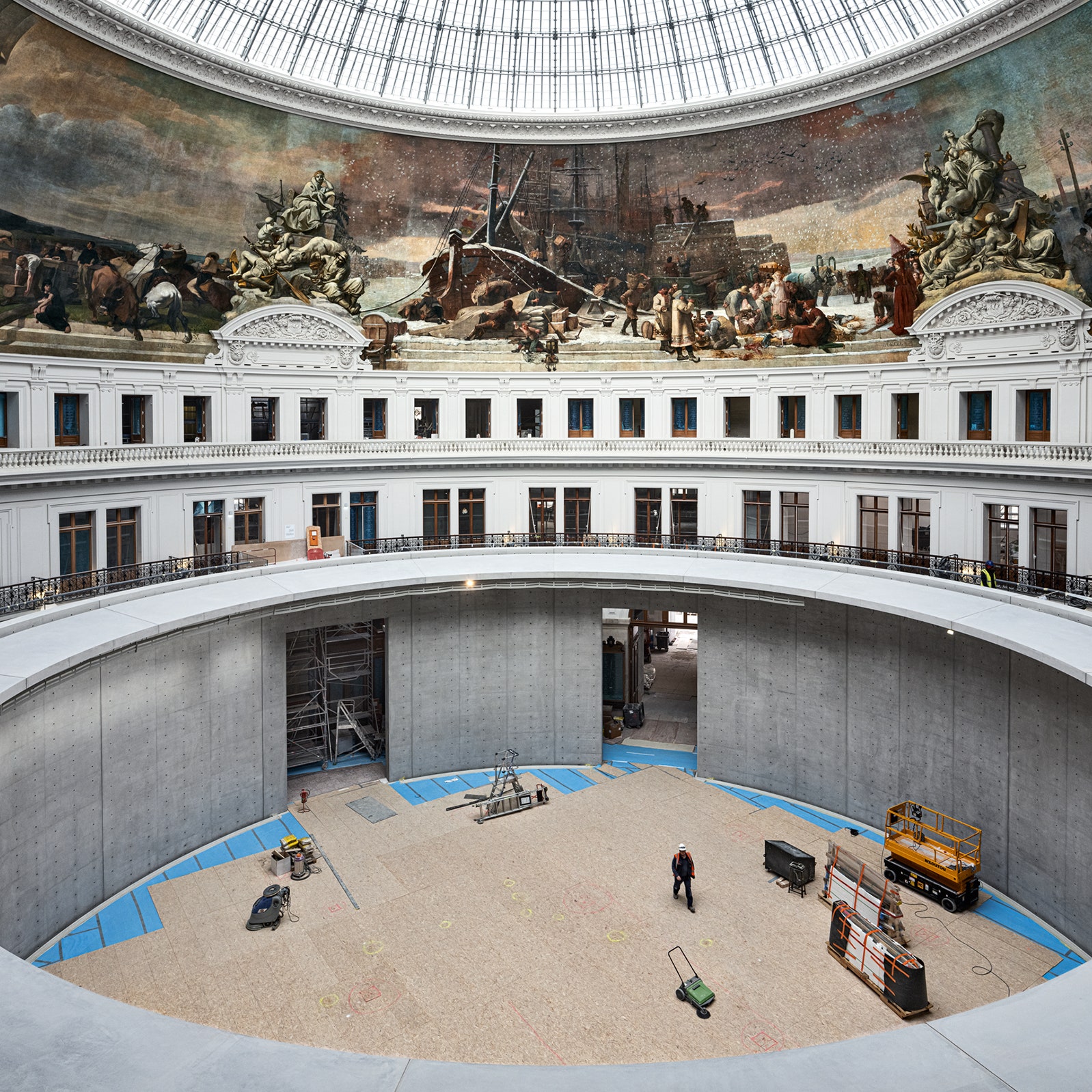 Что Франсуа Пино делает со зданием парижской биржи и как это повлияет на статус Парижа в мире искусства
