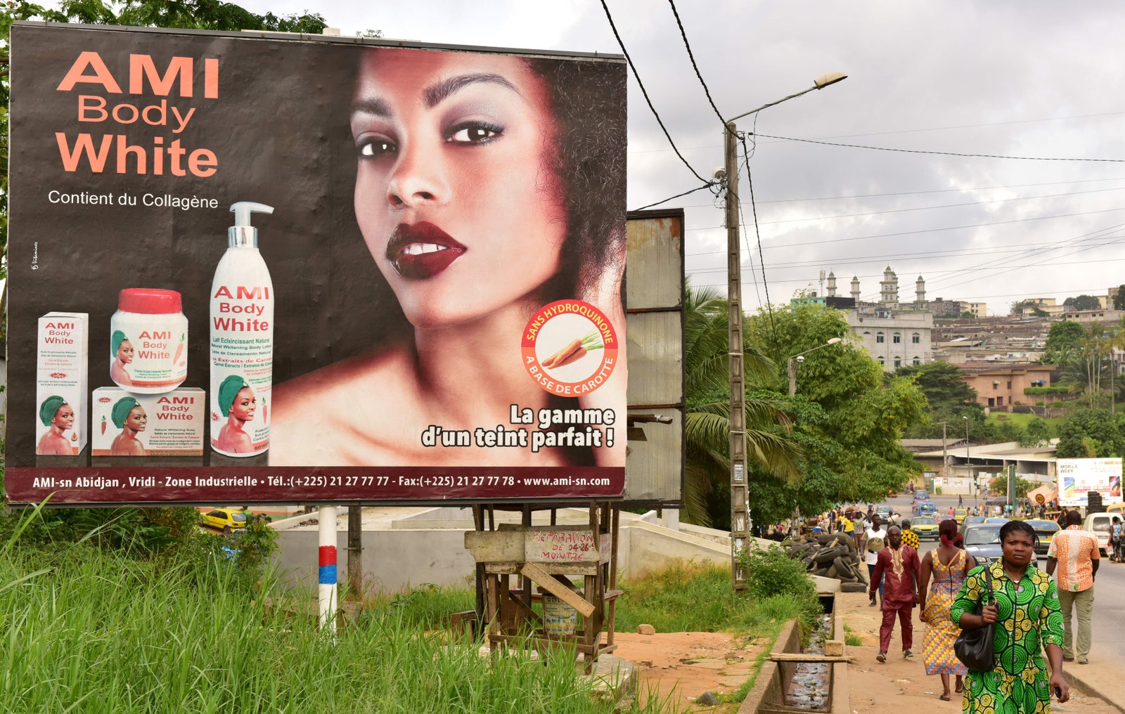 Реклама средств для отбеливания кожи в Котд'Ивуаре