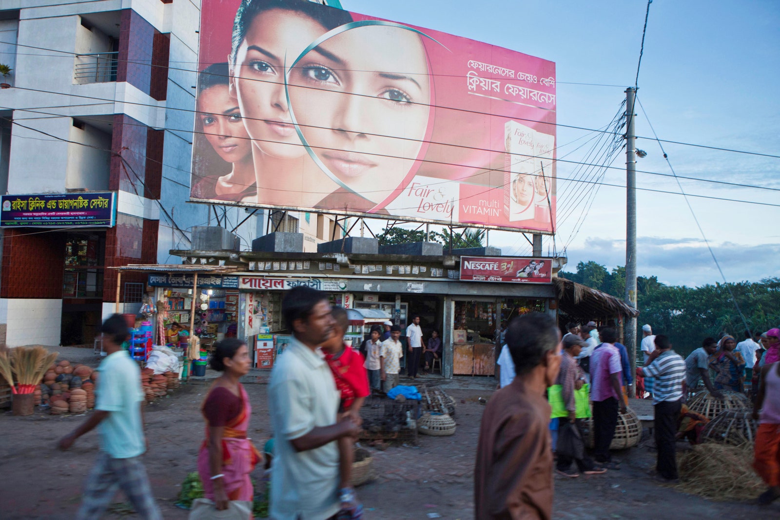 Реклама средств для отбеливания кожи в Бангладеш