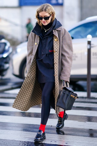 Эмили Синдлев на Неделе моды в Париже февраль 2020