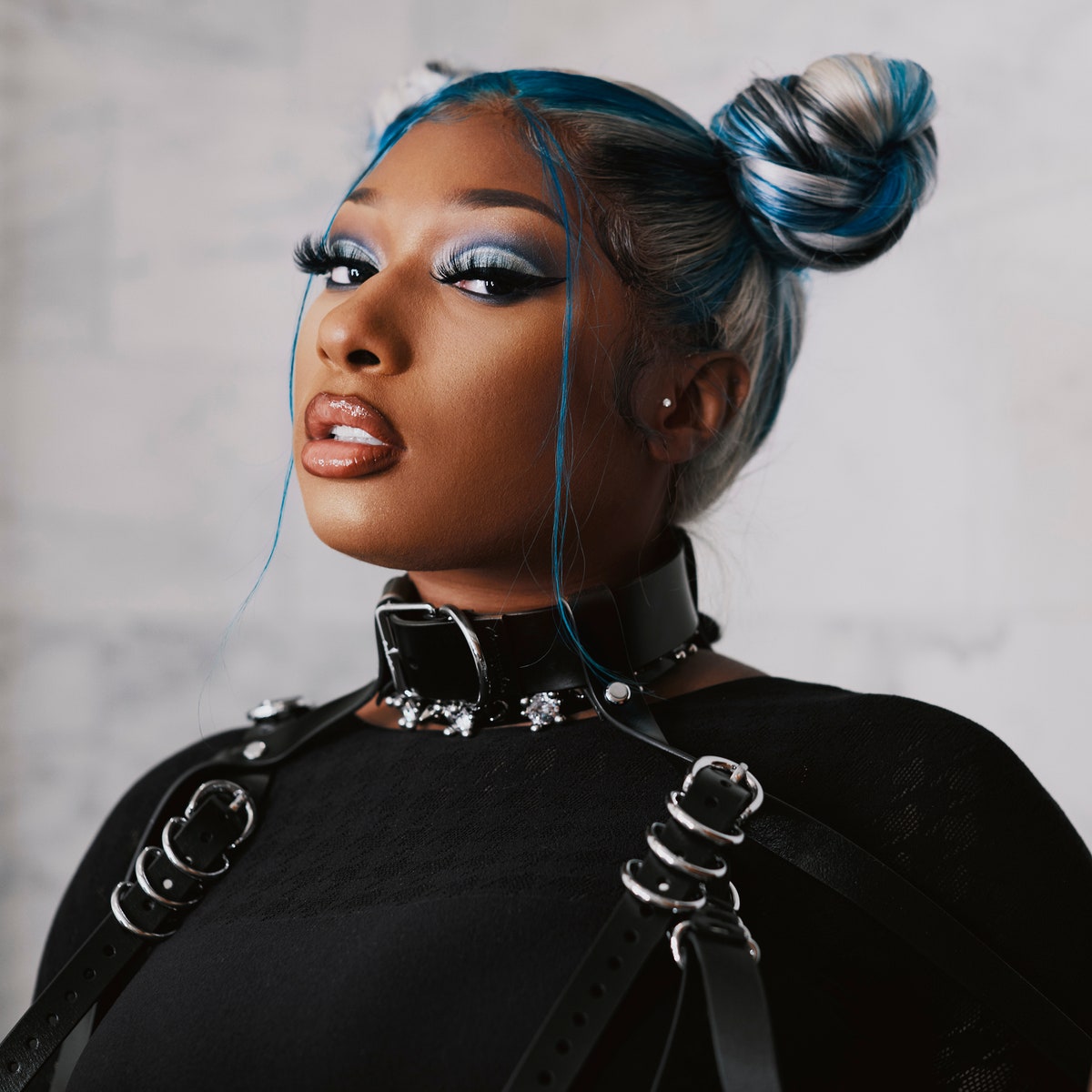 «Я делаю макияж сама &- это отличный способ отвлечься», &- Megan Thee Stallion о коллаборации с Revlon