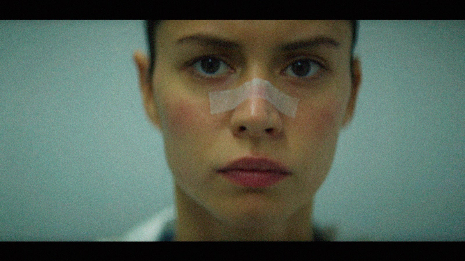 Диана Пожарская кадр из клипа «Ладони»