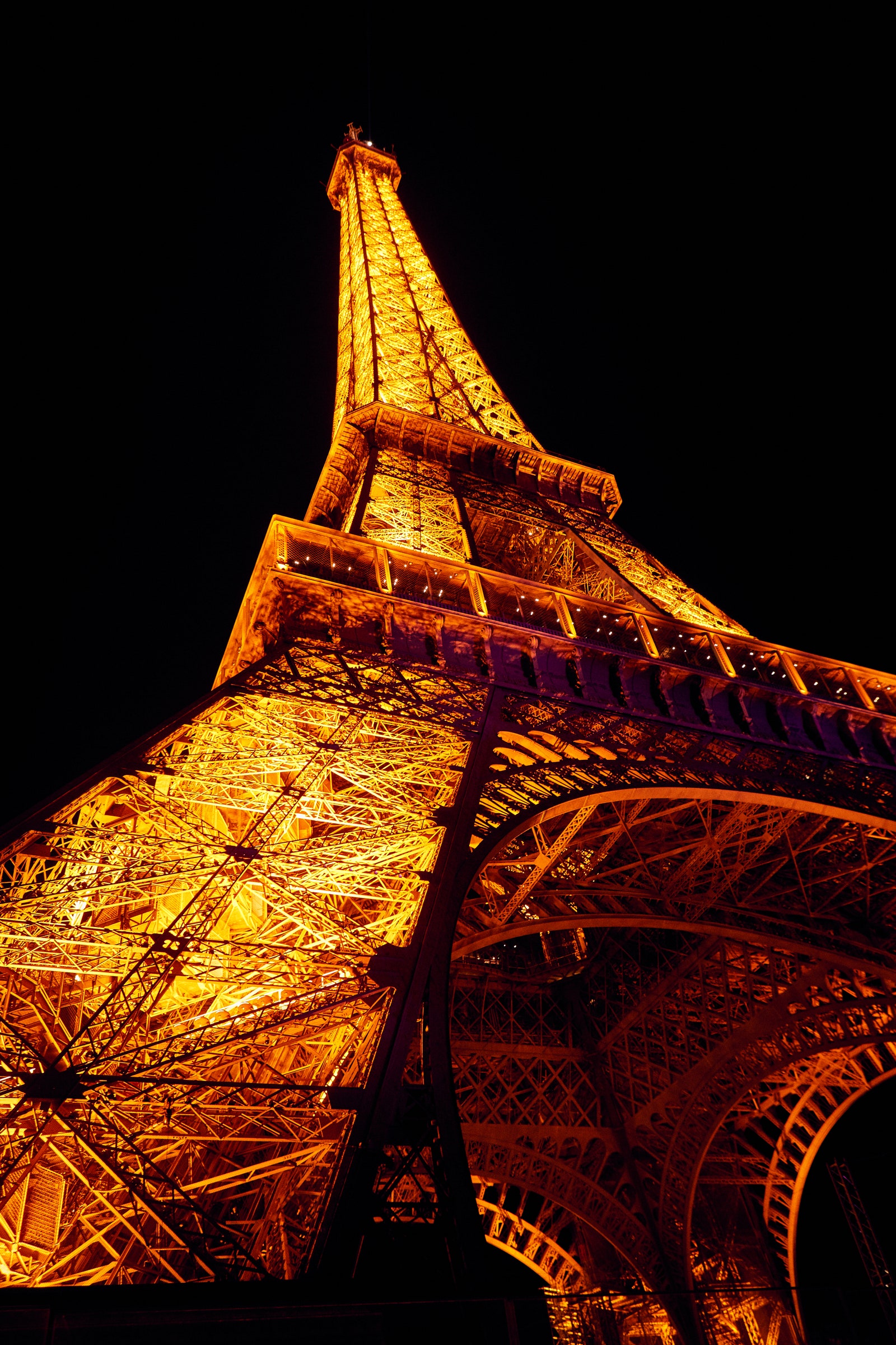 Весь Париж — от Эйфелевой башни до канала СенМартен — в этой книге