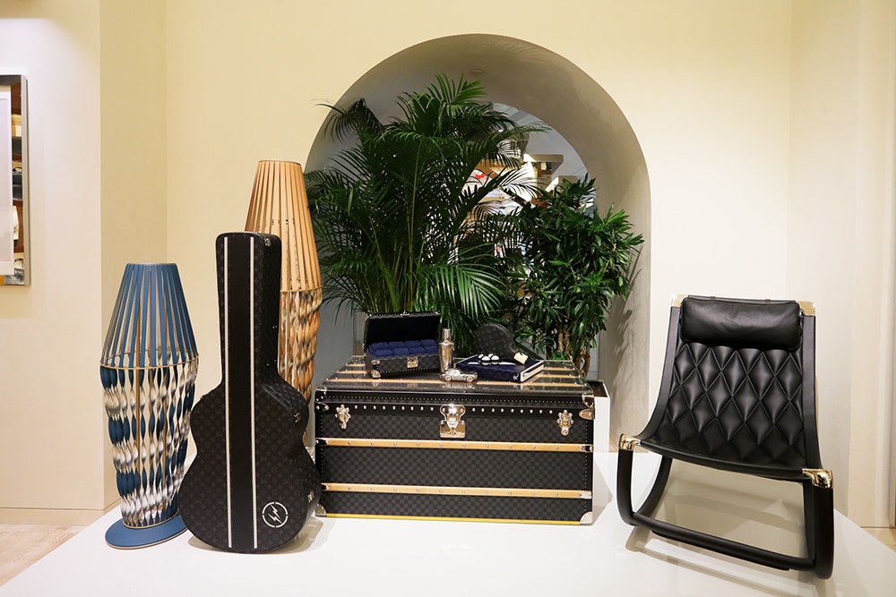 Коллекция уникального багажа и предметов интерьера Objets Nomades в Louis Vuitton в ГУМе
