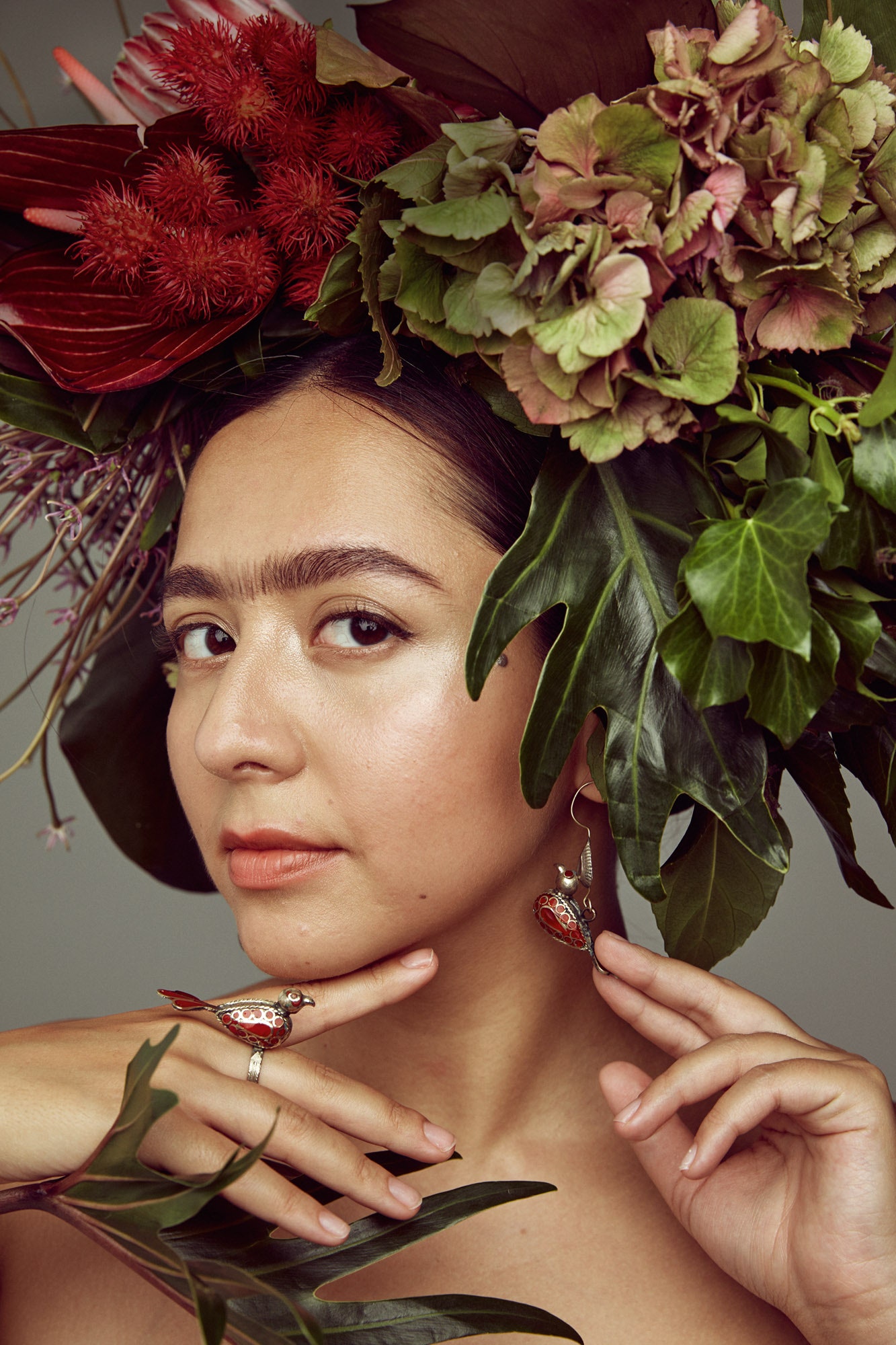 Фото Danil Golovkin. Стиль Olga Gvozdeva. Vogue Россия сентябрь 2020. На Маниже серьги и кольцо все Modardesigns