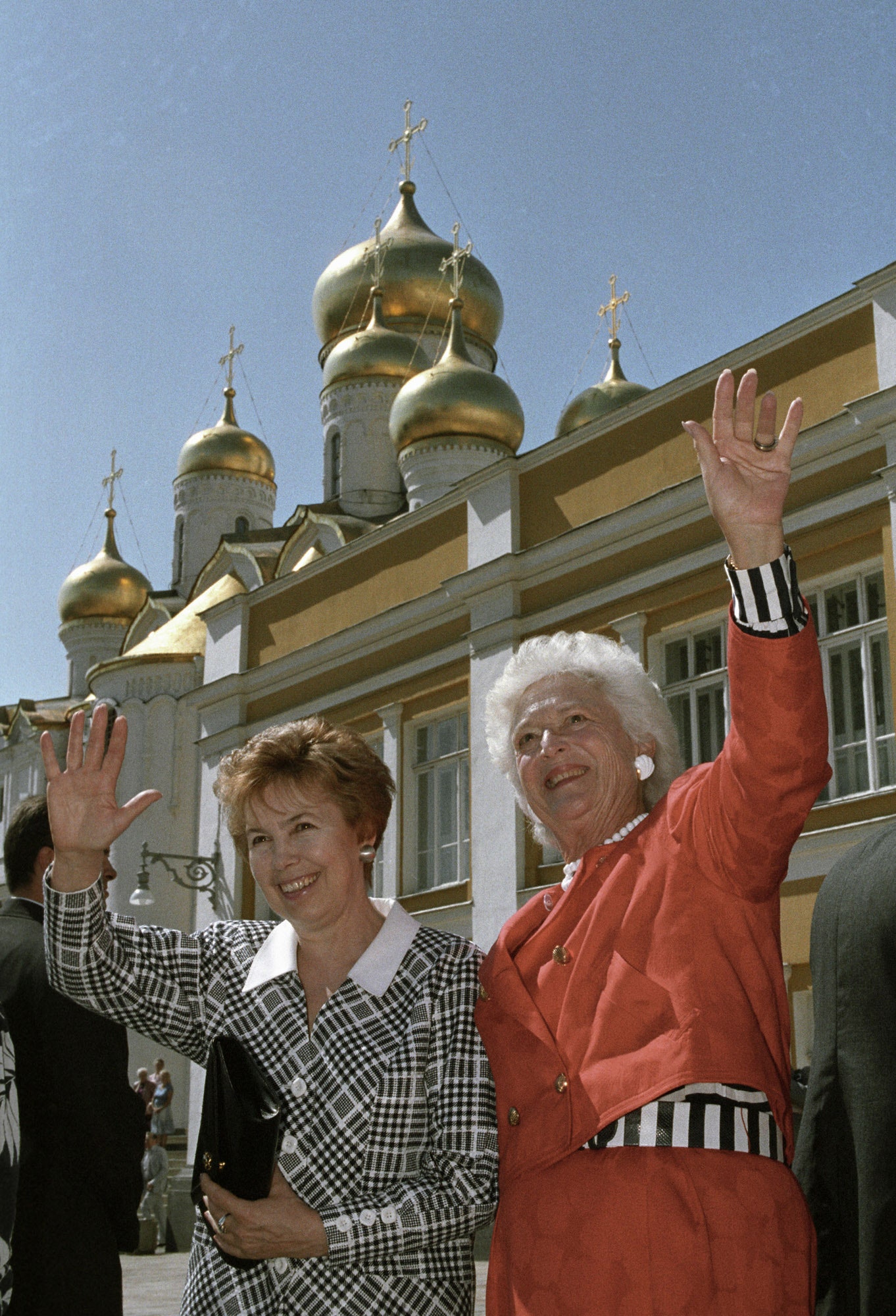 Раиса Горбачева и Барбара Буш осматривают Кремль во время визита президента США Джорджа Буша в СССР 1991