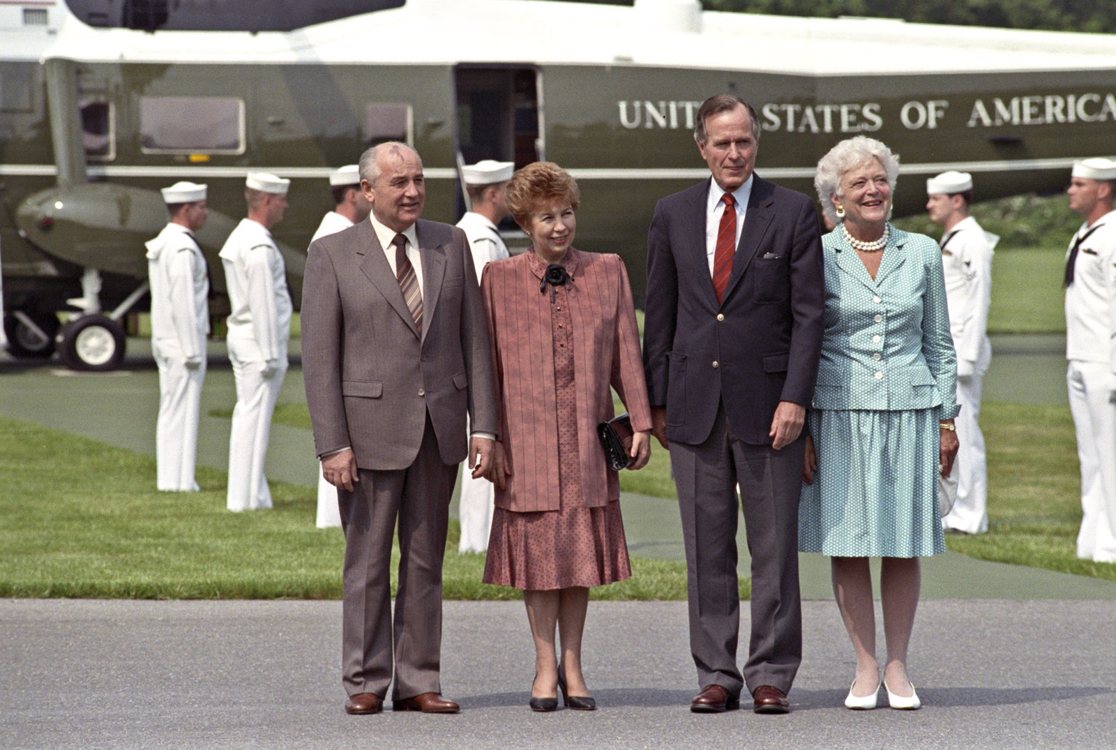 Президенты Михаил Горбачев и Джордж Буш с супругами во время визита в США 1990
