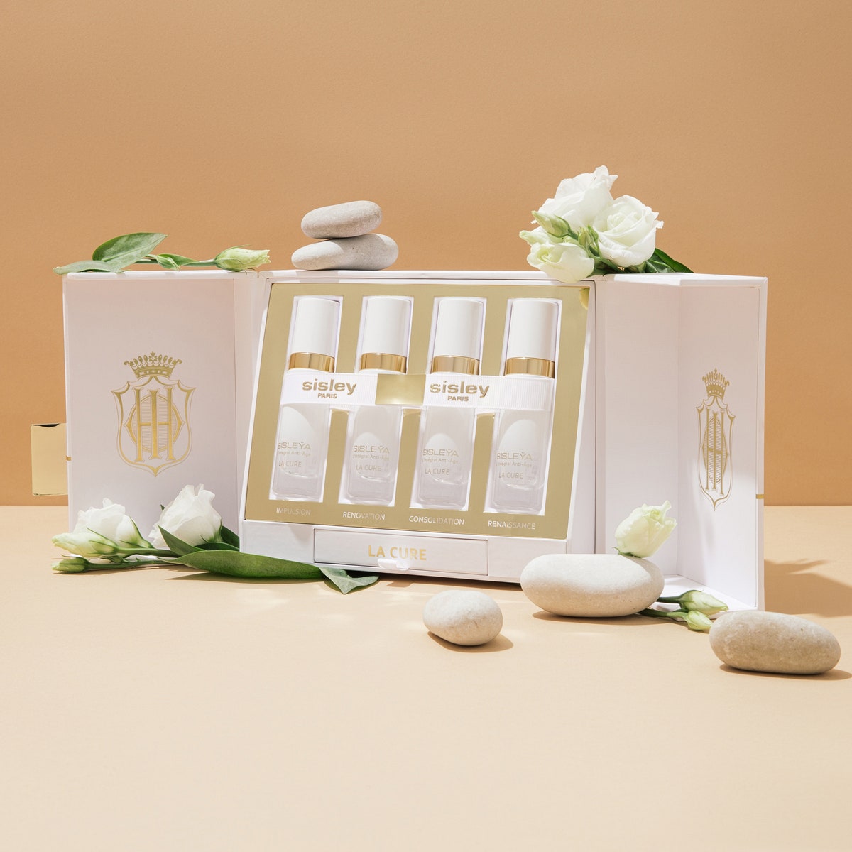 Sisley выпускают программу ухода, которая обновляет кожу за четыре недели