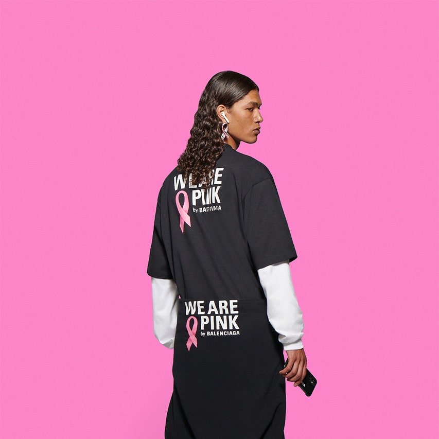 Коллекция Balenciaga We Are Pink поможет в борьбе с раком груди