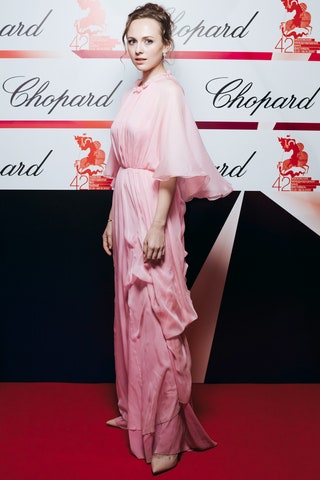 Соня Присс в платье Valentino и украшениях Garrard
