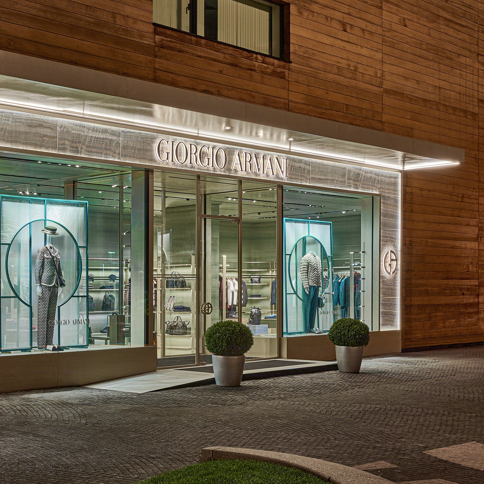 Бутик Giorgio Armani в «Барвихе Luxury Village» открылся после реконструкции