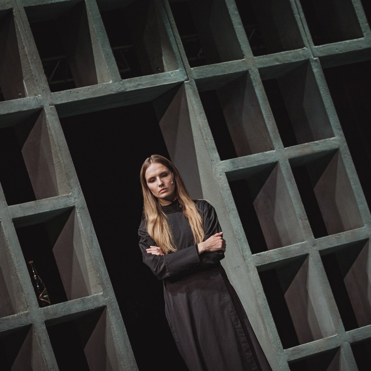 «Люблю, когда в одежде что-то неправильно», &- Лариса Ломакина о «Бесах» Богомолова, выставке про Микки-Мауса и моде