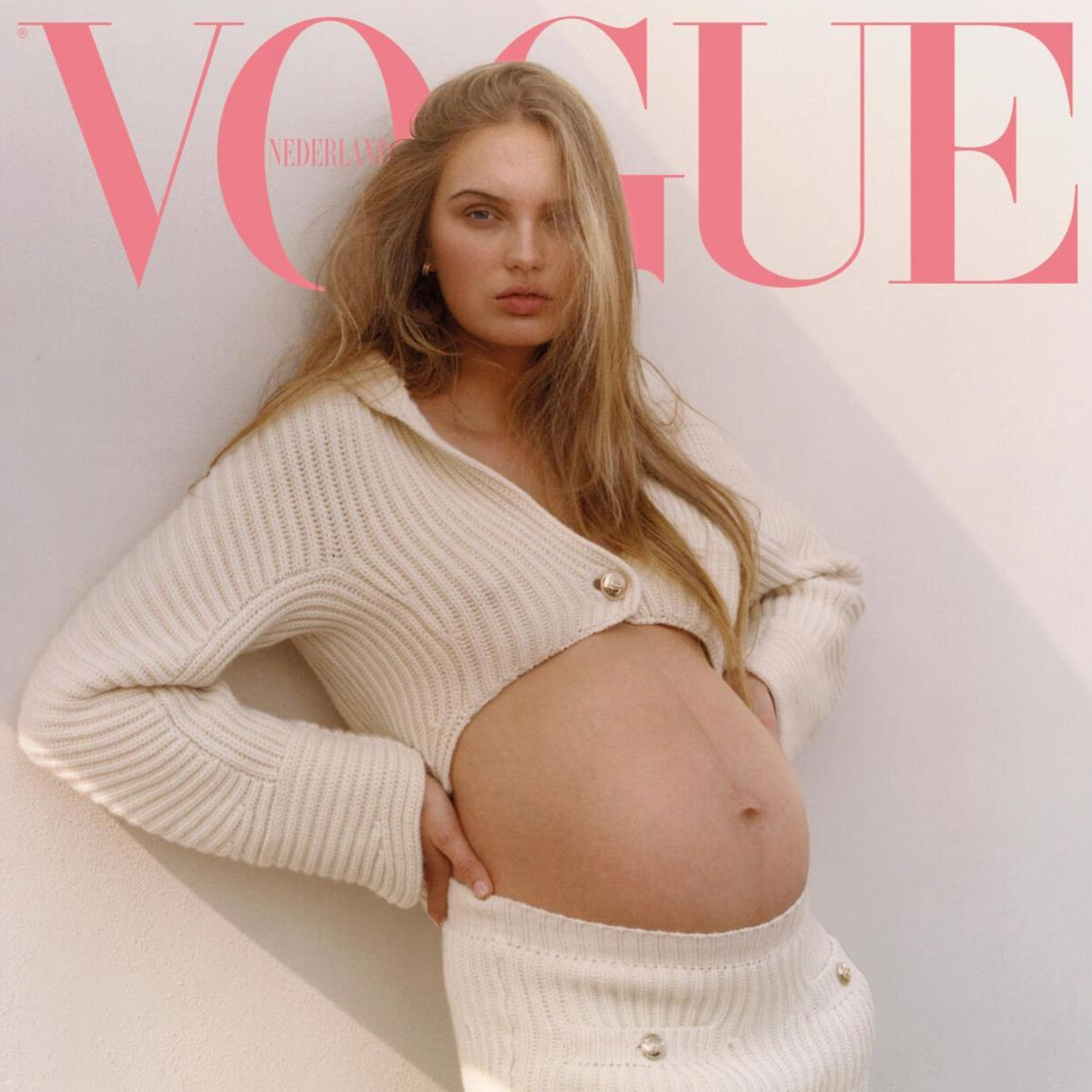 Беременная Роми Стрейд на обложке Vogue ноябрь 2020