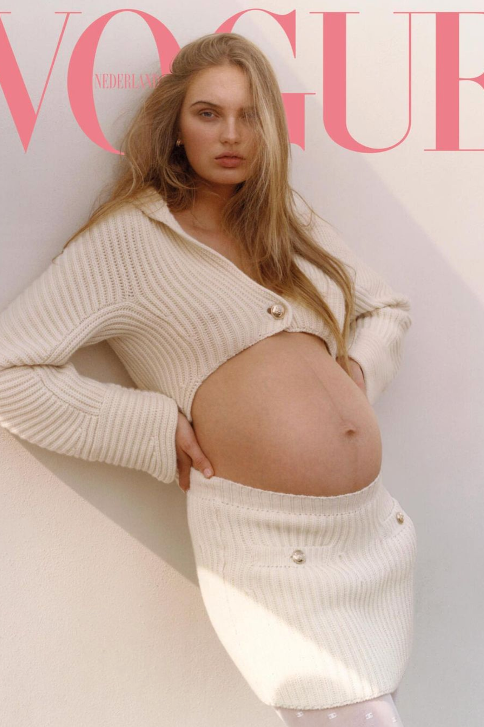 Беременная Роми Стрейд на обложке Vogue ноябрь 2020