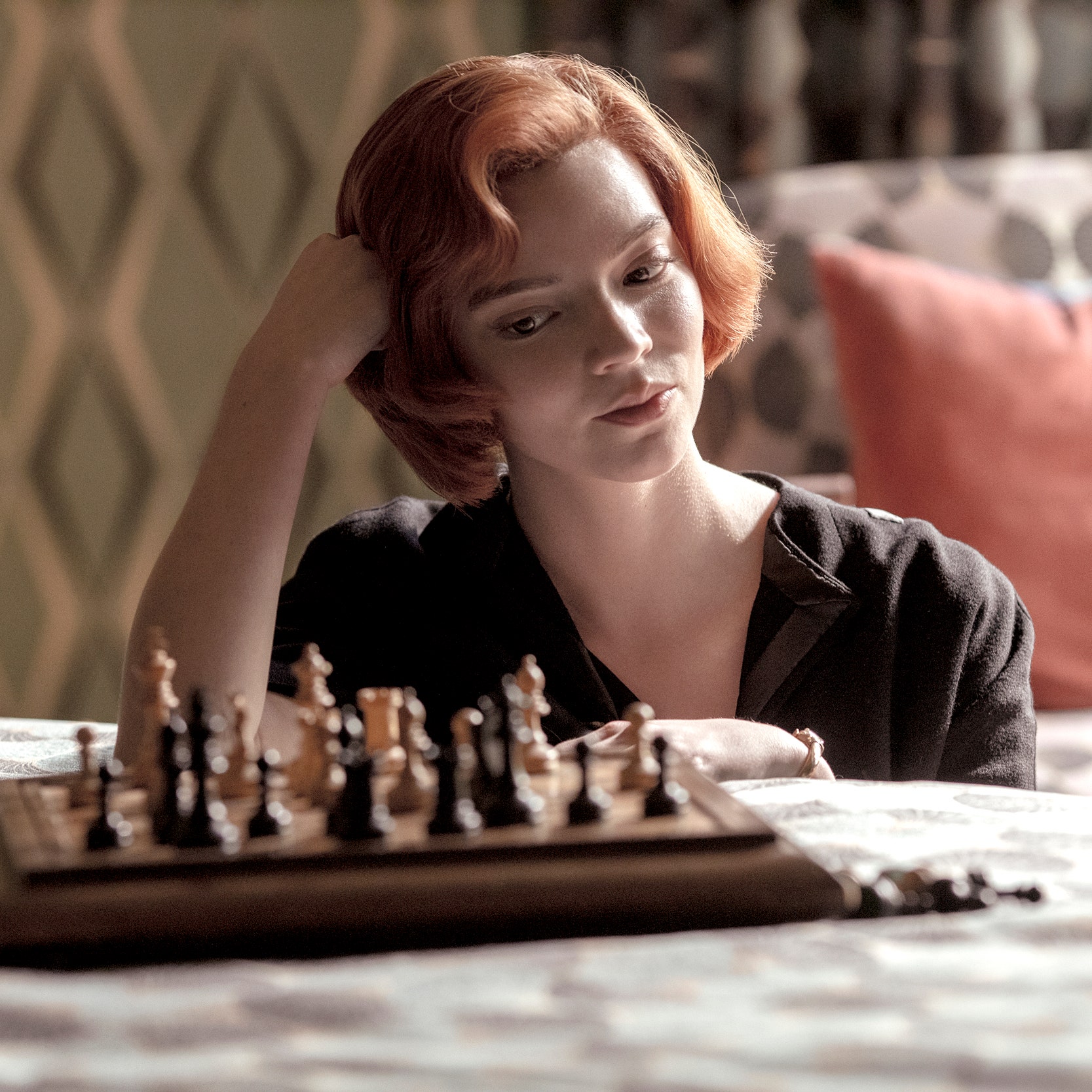 «Ход королевы» &- сериал о гениальной шахматистке, которого, как оказалось, нам не хватало