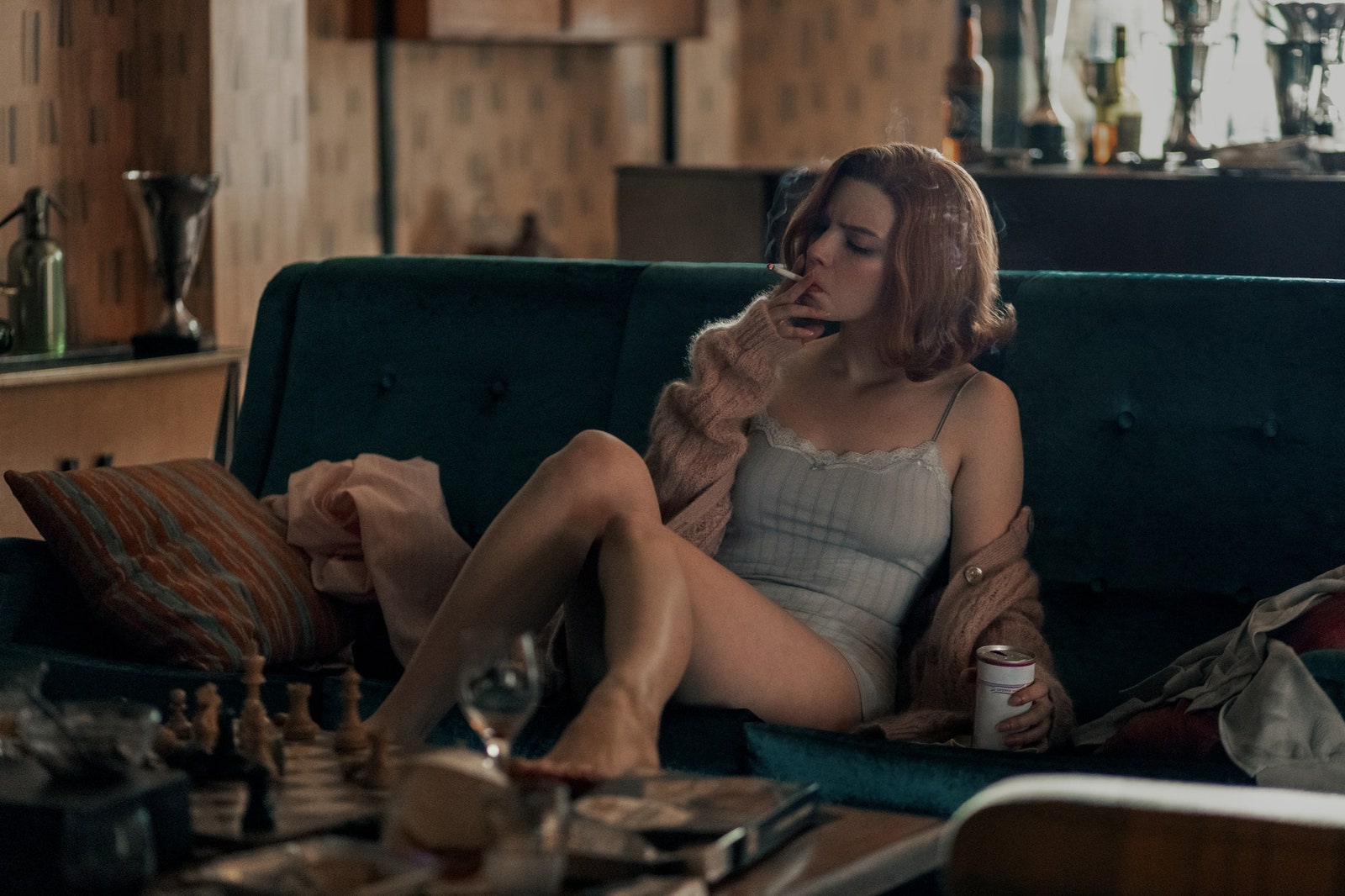 Кадр из сериала «Ход королевы»