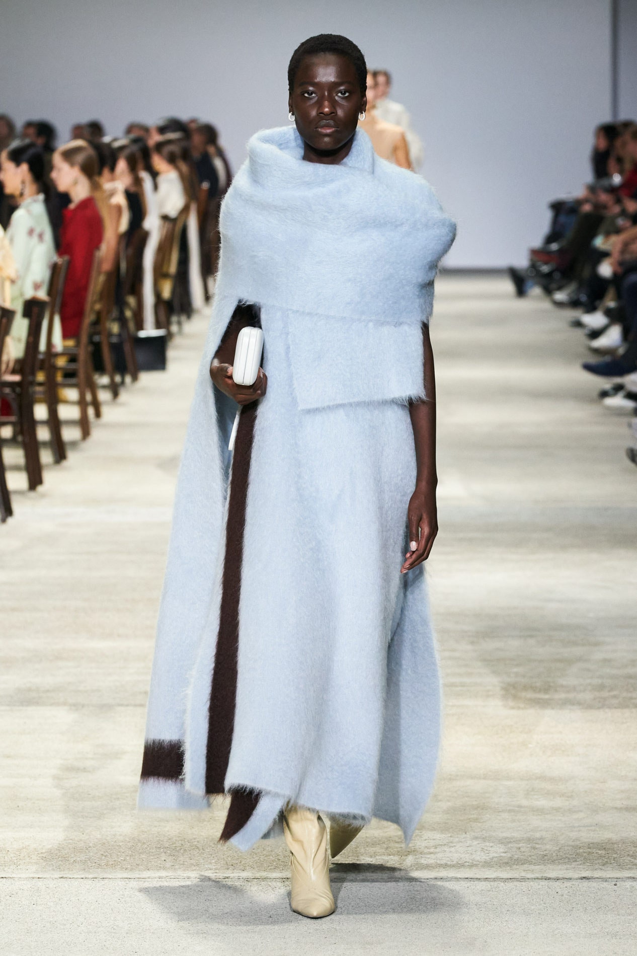 Вещь дня накидка Jil Sander